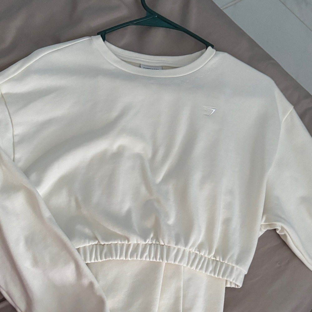White Cropped Sweatshirt w Joggers